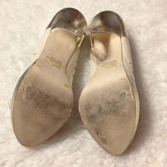 Pre-owned BCBG Petra Style 4.5” Platform Heels Cream/Gold, Twisted Fabric Bow - Picture 7 of 7